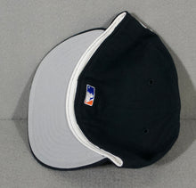 Load image into Gallery viewer, Vintage Mets 2000 World Series Fitted Hat sz 7 1/8 New w/ Tags