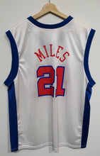 Load image into Gallery viewer, Darius Miles Clippers Jersey sz 40/M New w. Tags