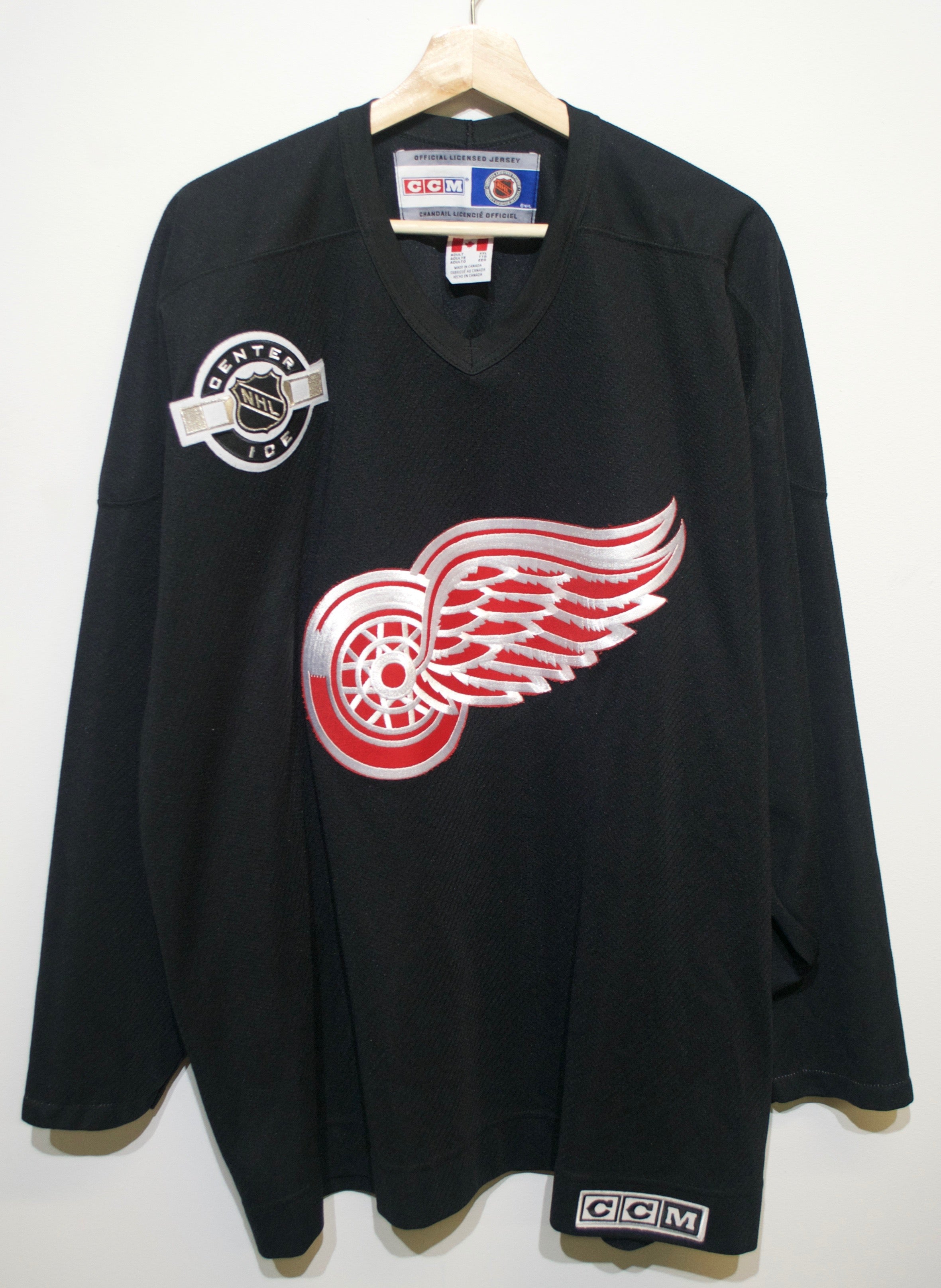 BOYS XL CCM NHL BLACK Detroit Red Wings Center Ice Jersey Size BOY'S XL